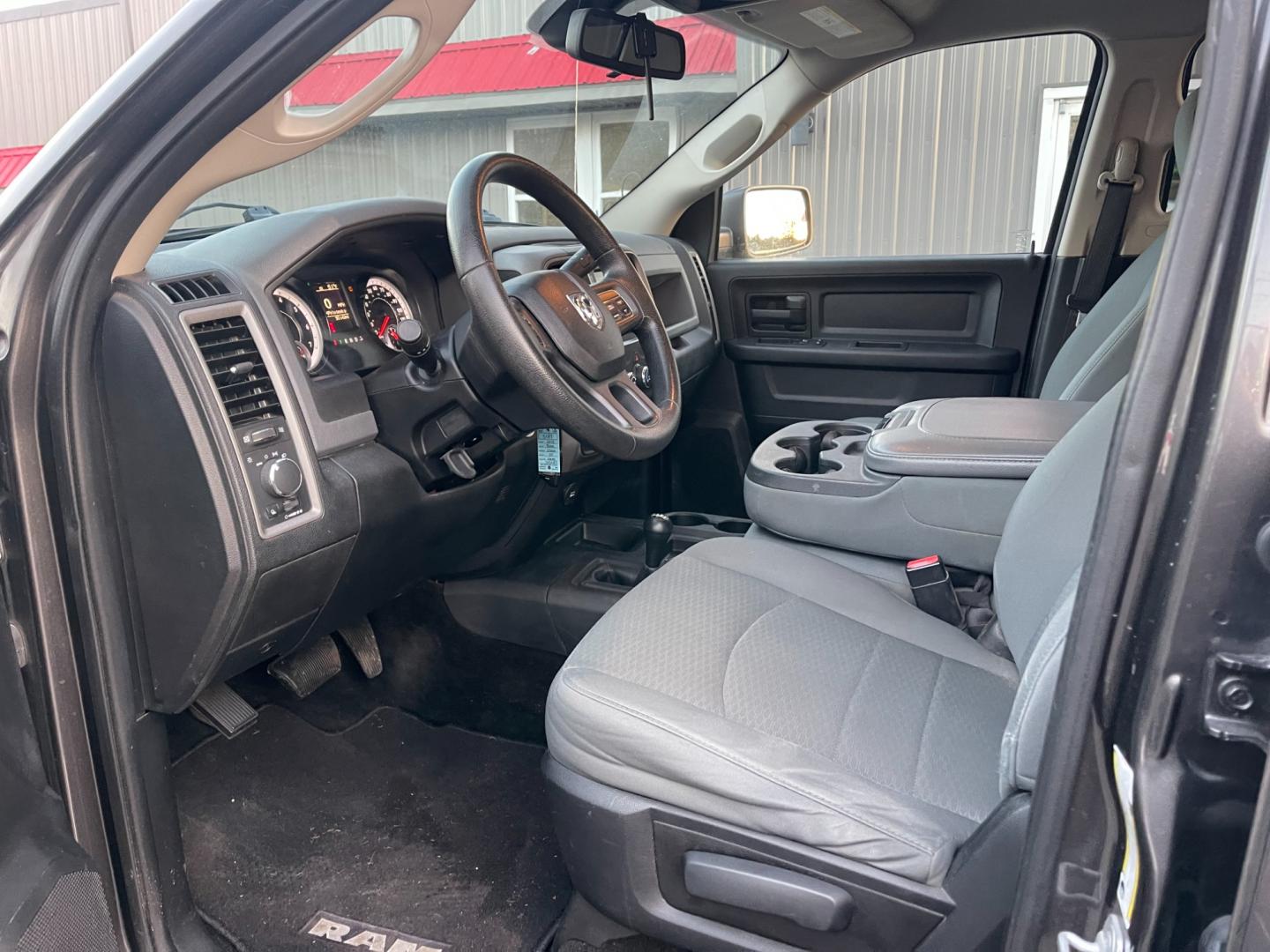 2015 Gray /Black RAM 2500 Tradesman (3C6UR5CJ3FG) with an 6.4L V8 OHV engine, 6-Speed Automatic transmission, located at 547 E. Main St., Orwell, OH, 44076, (440) 437-5893, 41.535435, -80.847855 - Photo#17